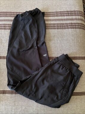 ALO Yoga Black Athletic Joggers with Elastic Waist